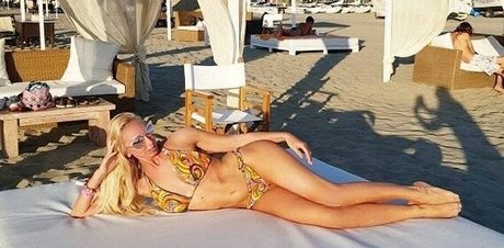 Sara Muzi hd pornstar photos