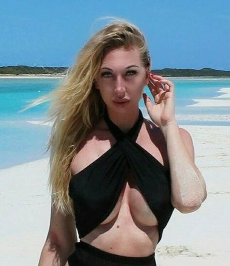 Sara Muzi hot star pics