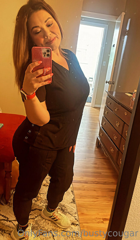 bustycougar Profile pic