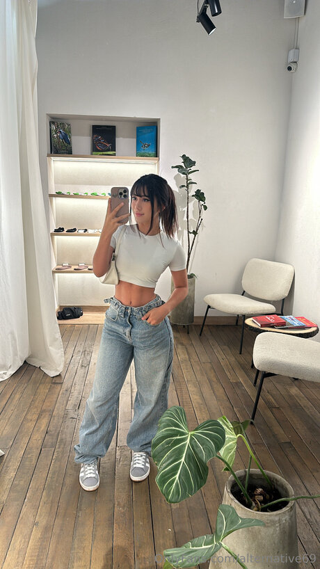 alternative69 model hot img