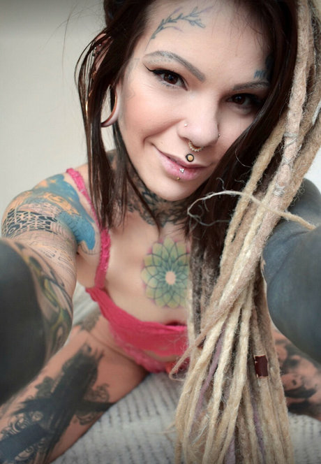 DarkLeaves star hot images