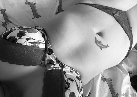 khariscurves pornstar nudes image