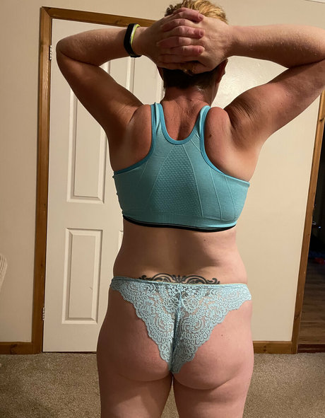 khariscurves model erotic galleries