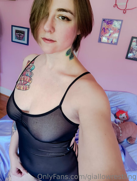 giallowrestling star hot photos