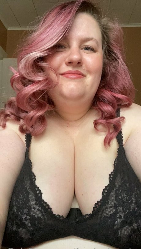 feedeebrooke model top images