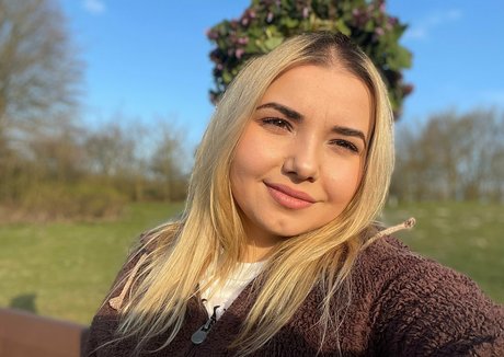 alessadivine naked actress gallery