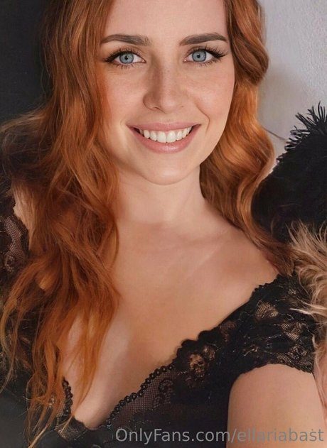 ellariabast model top photo