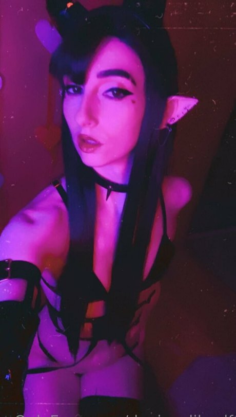 deviouslilwolf pornstar adult image