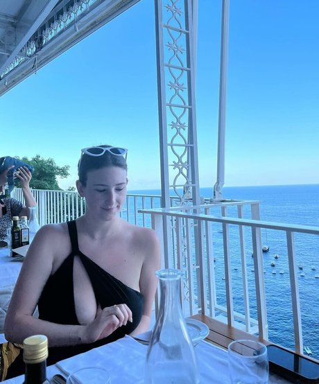 Josie L nude model pictures