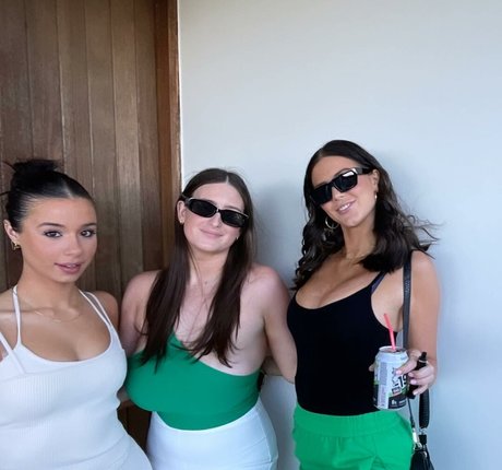 Josie L xxx model picture