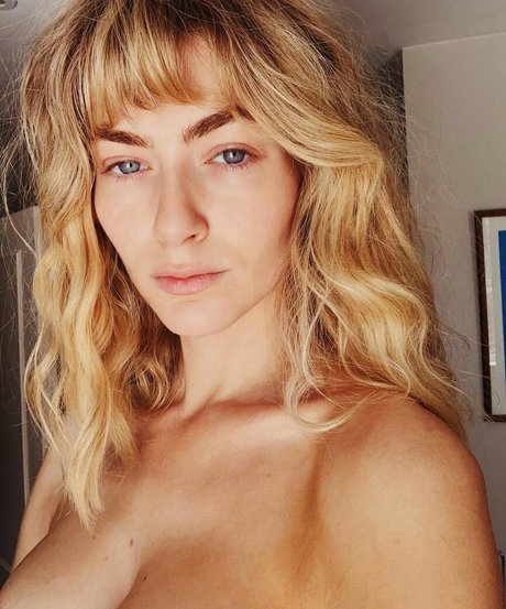 Eve Delf star hot photo