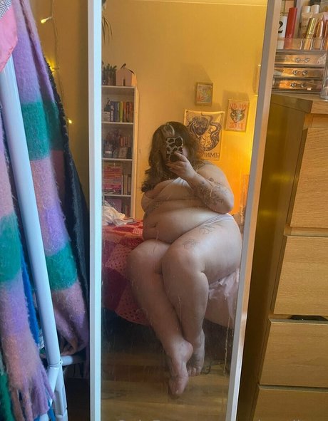 paris stilton beautiful actress img