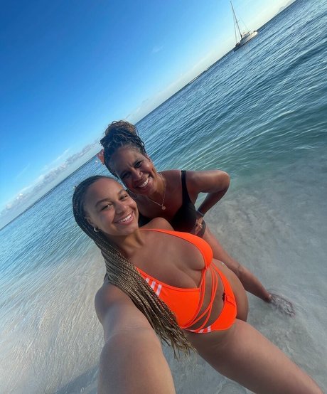 Nia Siux top model picture