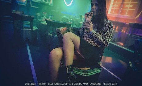 loucharmellefree hot model image