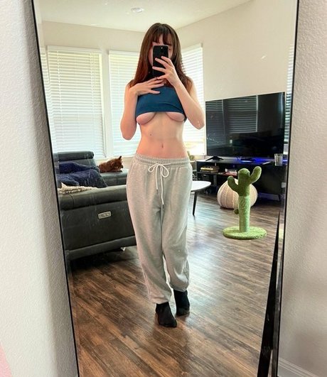 Emiyuh naked pornstar pics