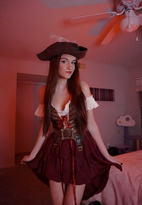 Maggie Roscher adult model photo