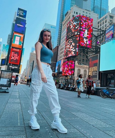 Maggie Roscher star beautiful img