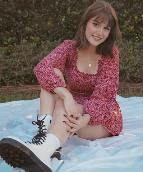 Maggie Roscher beautiful model image