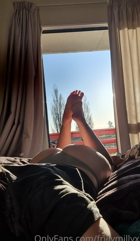 frillymillyx beautiful actress image