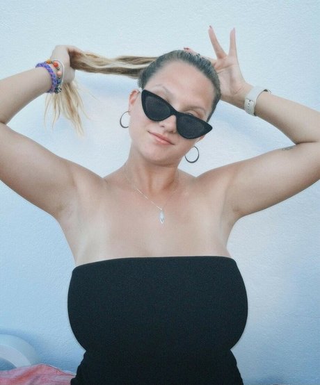 Leandra Lopes model nice images