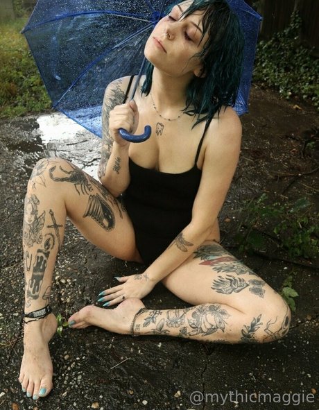 mythicmaggie model pretty pics