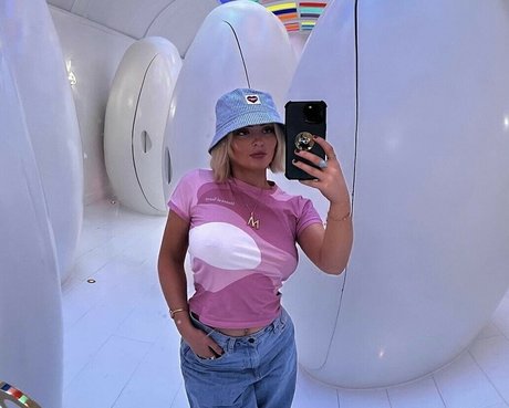 Amelia Eve Gibson exclusive pornstar img