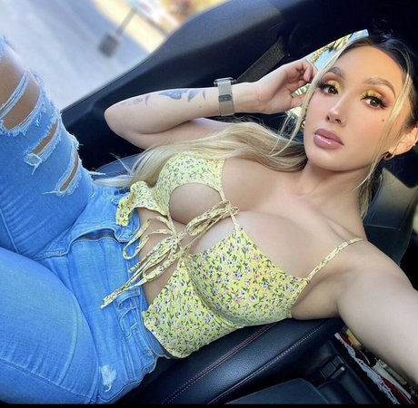 Mirahbella xxx pornstar image