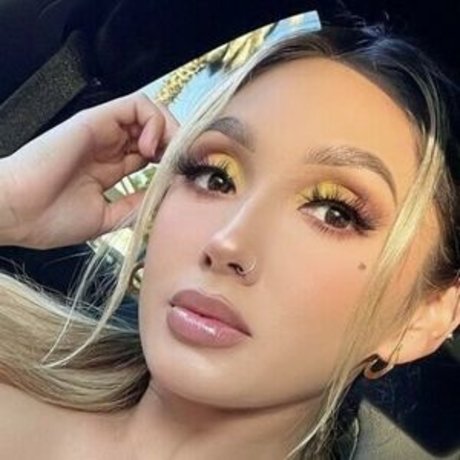 Mirahbella hot star pics