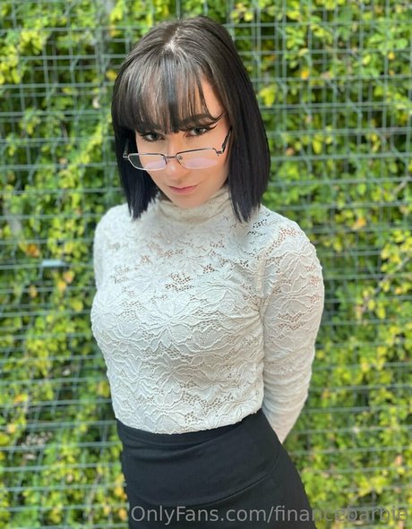 financebarbie pretty actress photo