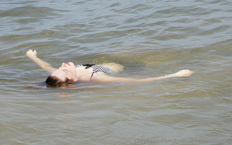brittrachelleupdates model naked image