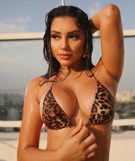 Taina Costa star beautiful galleries