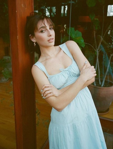 Emma Chamberlain beautiful pornstar picture