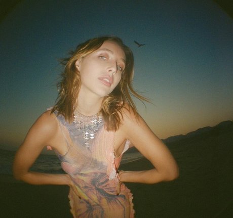 Emma Chamberlain hd star photos