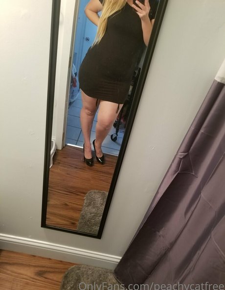 peachycatfree naked pornstar picture