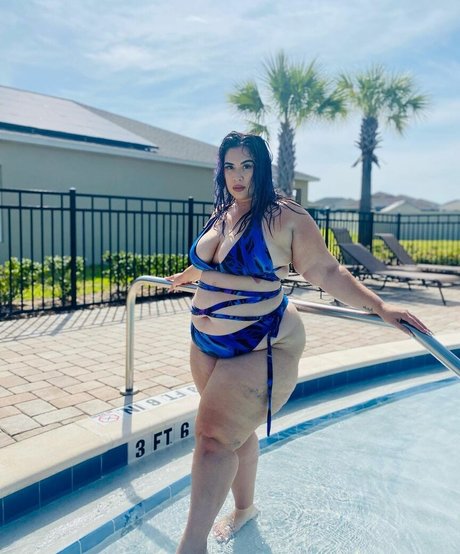 Alie Baba sexy actress photo