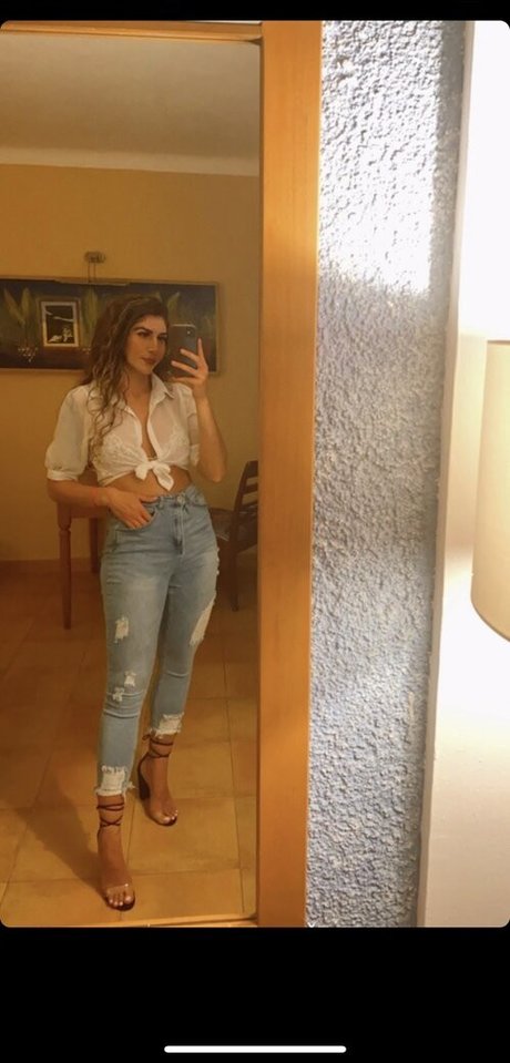 Itzel25_ model top photo