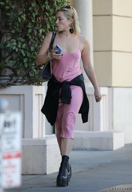 Florence Pugh model beautiful pic