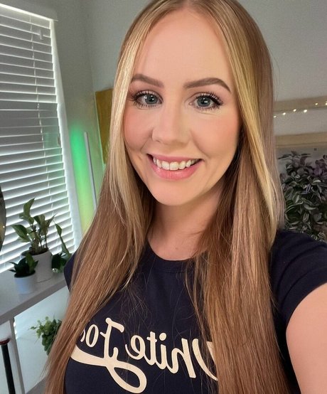 Nalopia sex model img