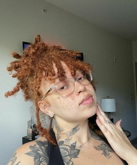 AHintOfRed model sex galleries