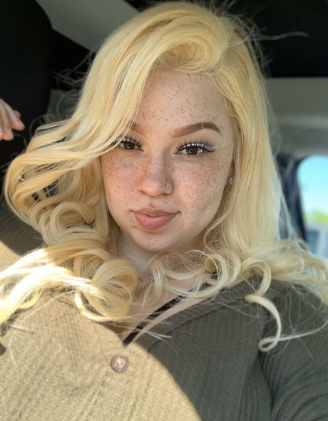 AHintOfRed free star img