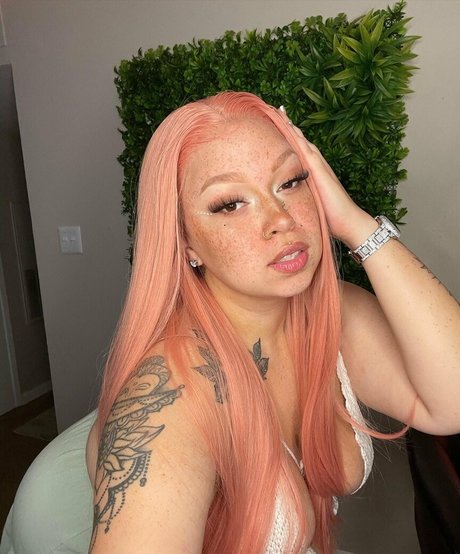 AHintOfRed sexy star galleries