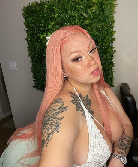 AHintOfRed high quality star gallery