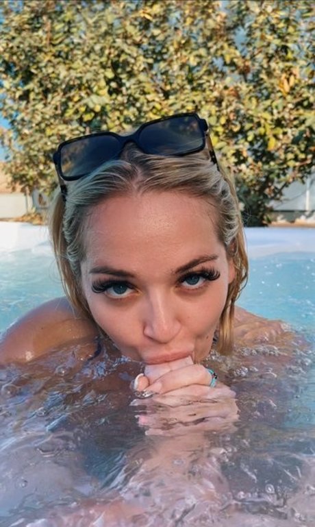 Lana Wolf porn star photo