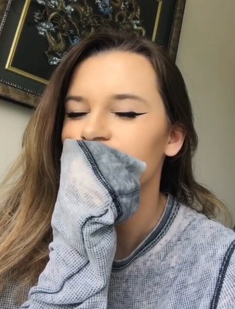 izassassin porn actress photo