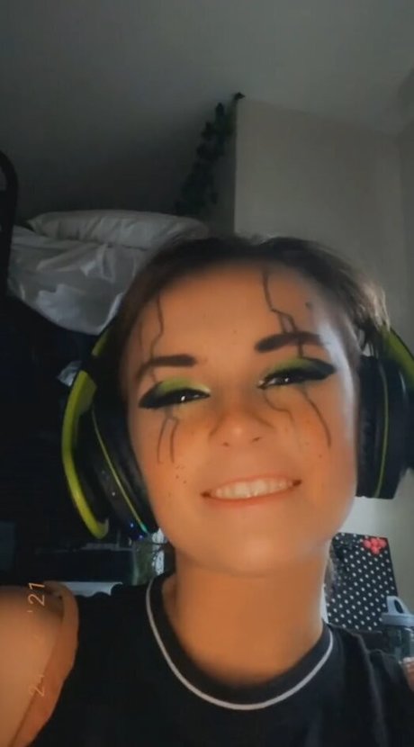 izassassin hot model img