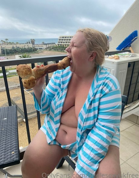 adelesexyukfree model image