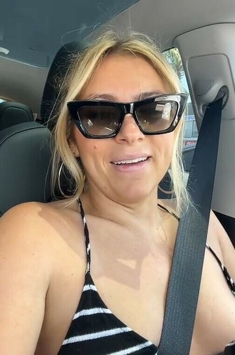 Annie Lederman model art gallery