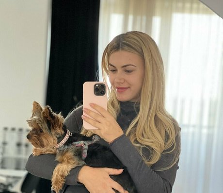 Vivianishere star free picture