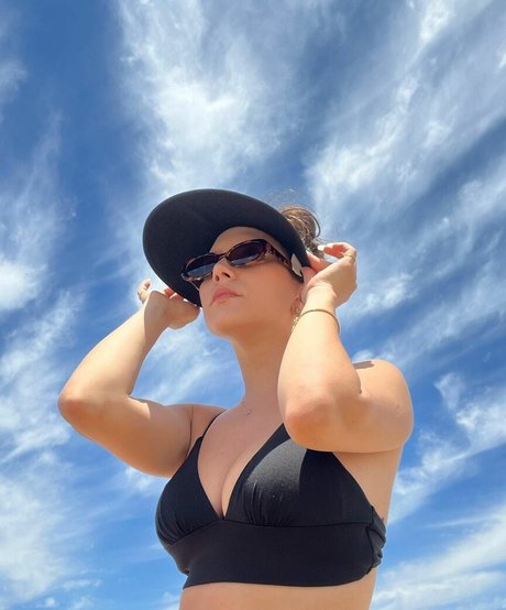 Lorena Comparato pretty actress photo