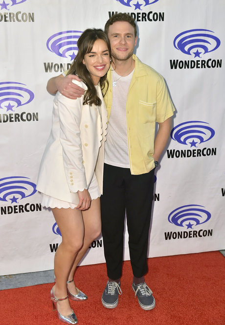 Elizabeth Henstridge top star pictures